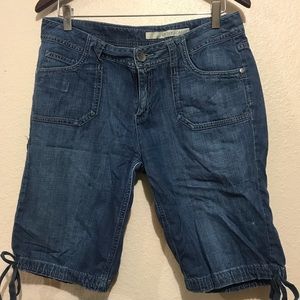 DKNY Size 12 woman’s Bermuda shorts!